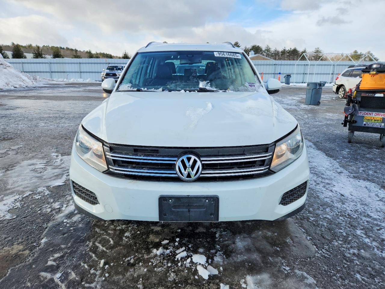2016 VOLKSWAGEN TIGUAN S photo 5