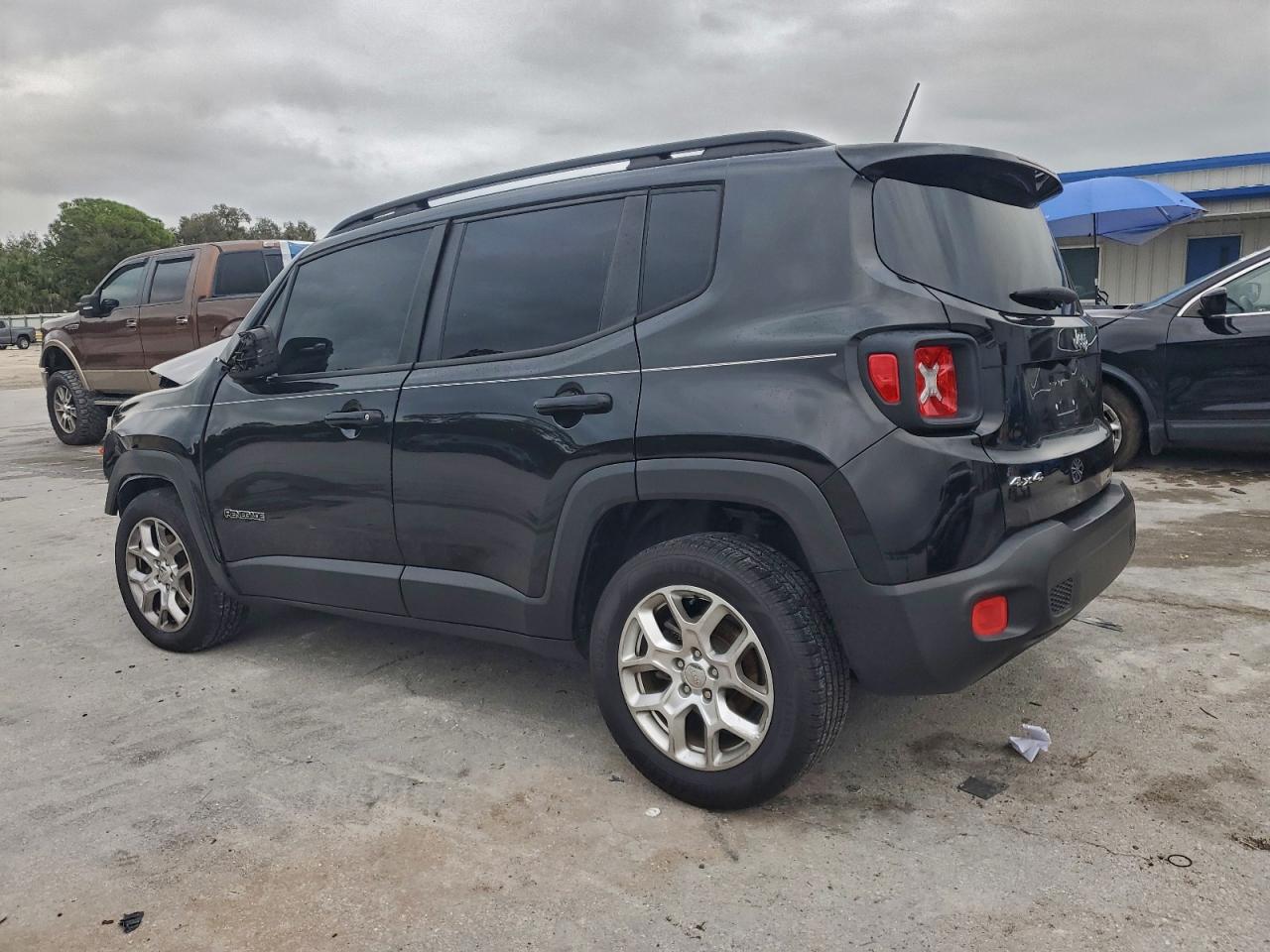 2017 JEEP RENEGADE LATITUDE photo 4
