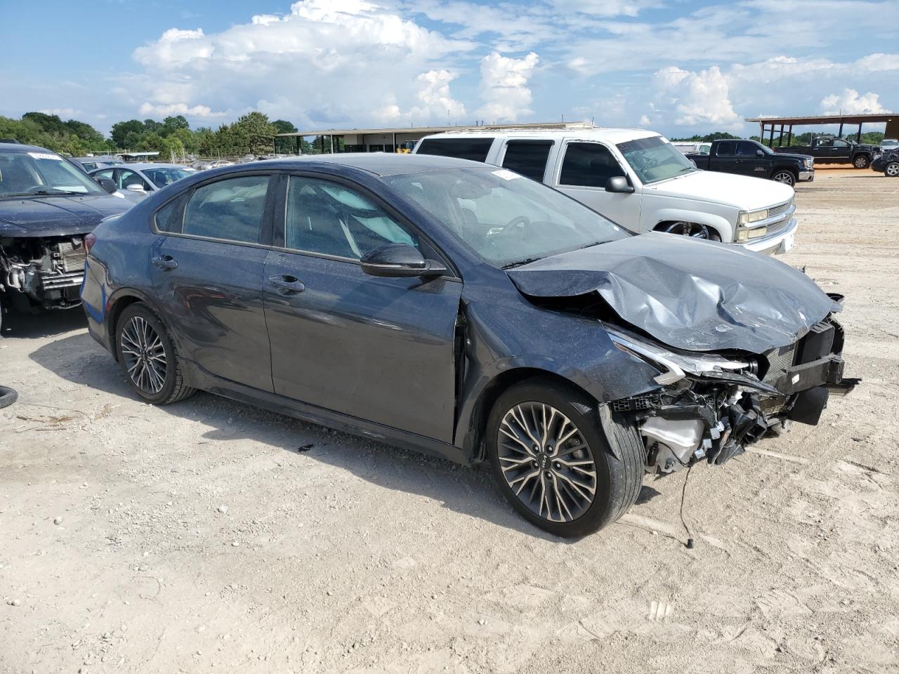 2023 KIA FORTE GT LINE photo 4