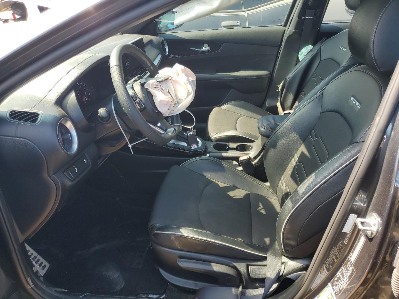 2023 KIA FORTE GT LINE photo 7