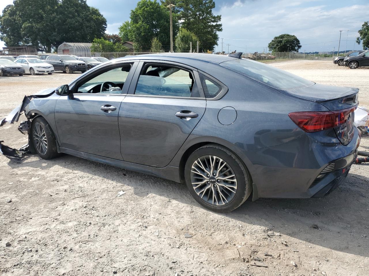 2023 KIA FORTE GT LINE photo 2