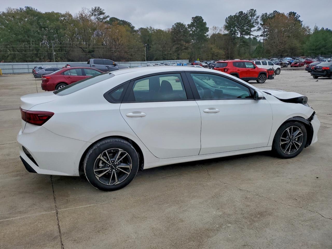 2024 KIA FORTE LX photo 3