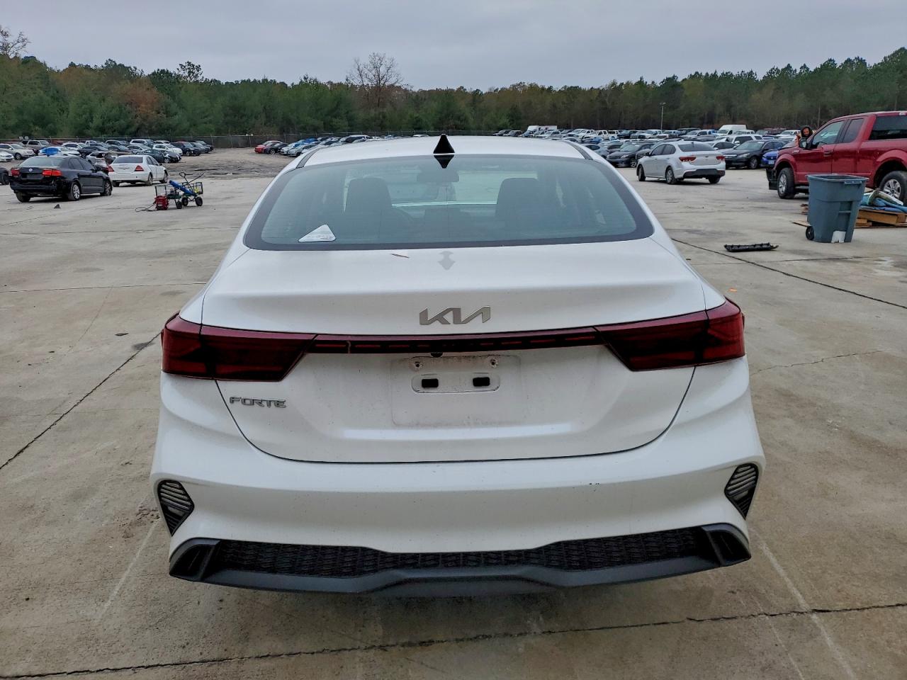 2024 KIA FORTE LX photo 6