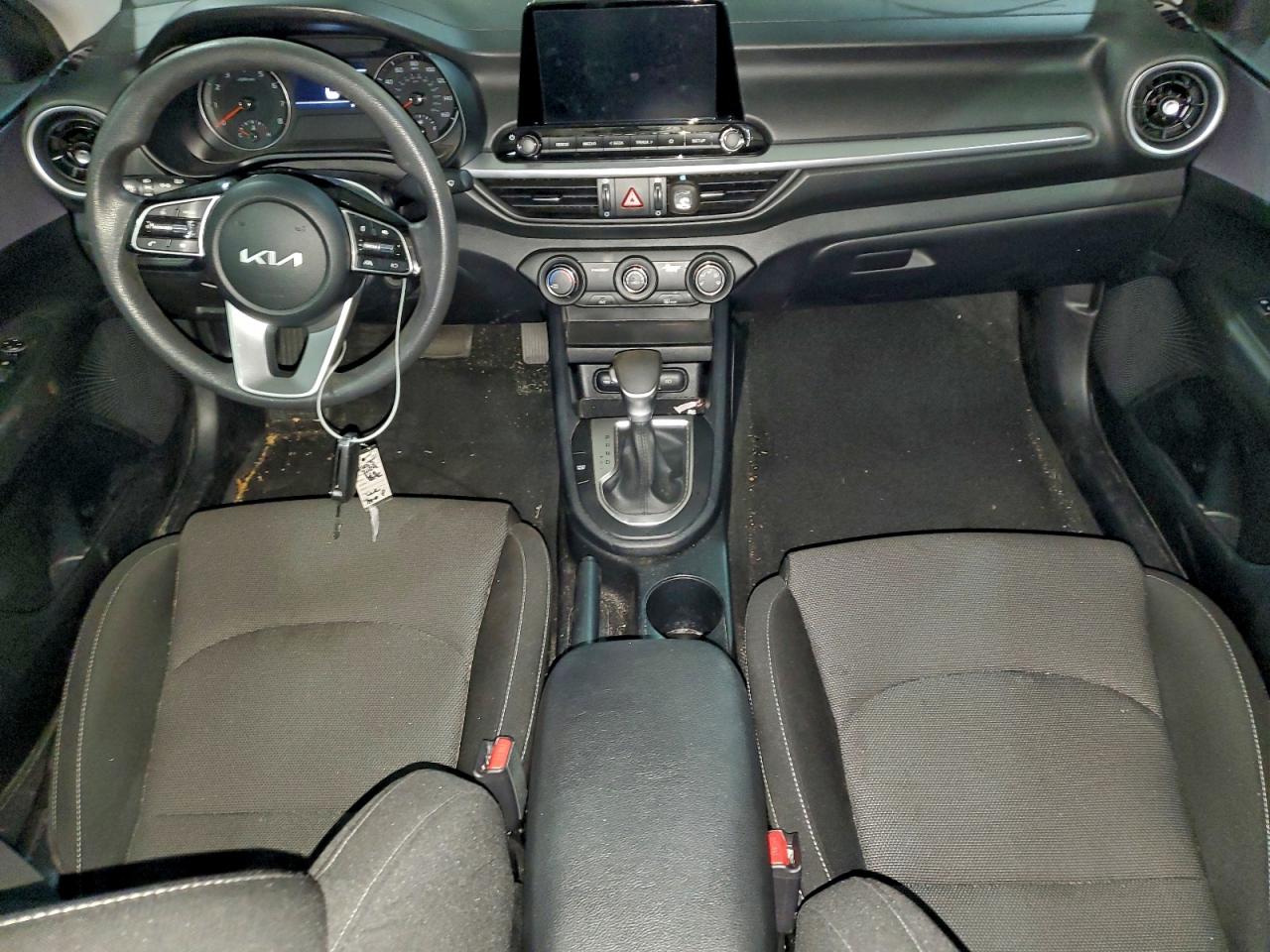 2024 KIA FORTE LX photo 8