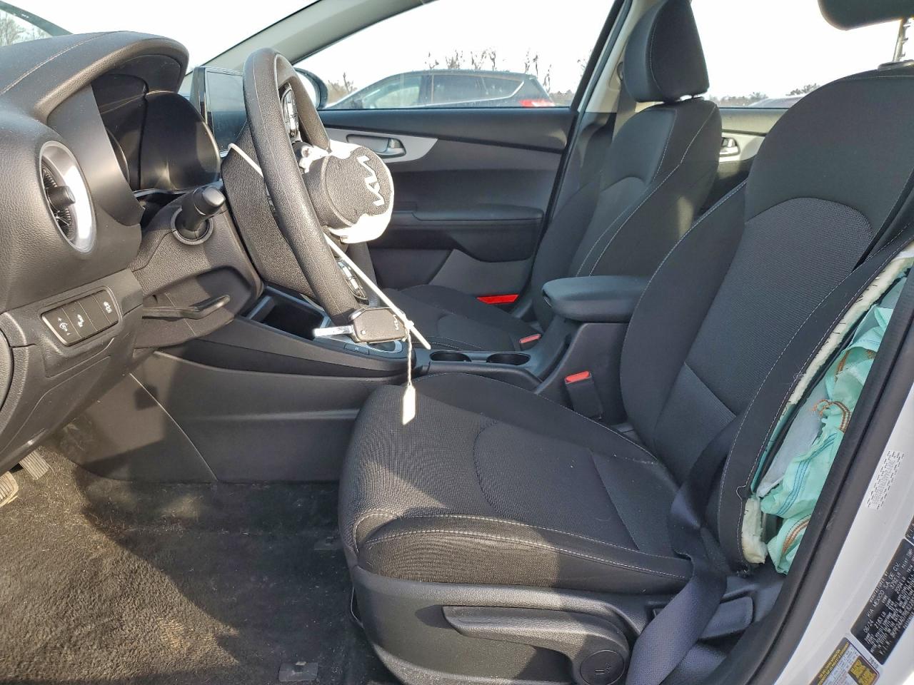 2024 KIA FORTE LX photo 13