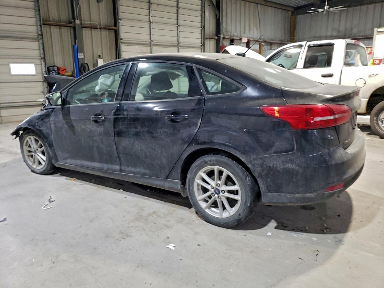 2017 FORD FOCUS SE photo 3