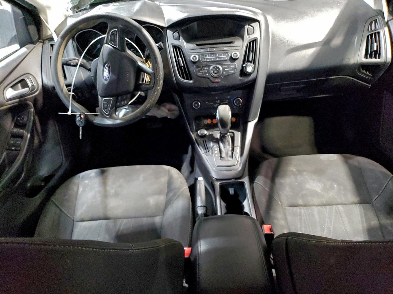 2017 FORD FOCUS SE photo 15