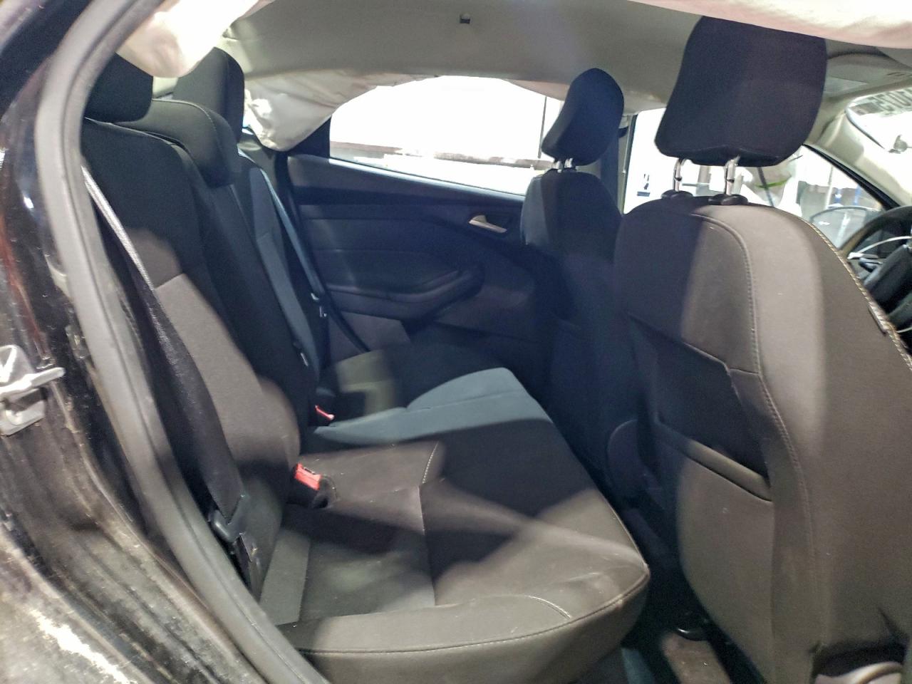 2017 FORD FOCUS SE photo 19