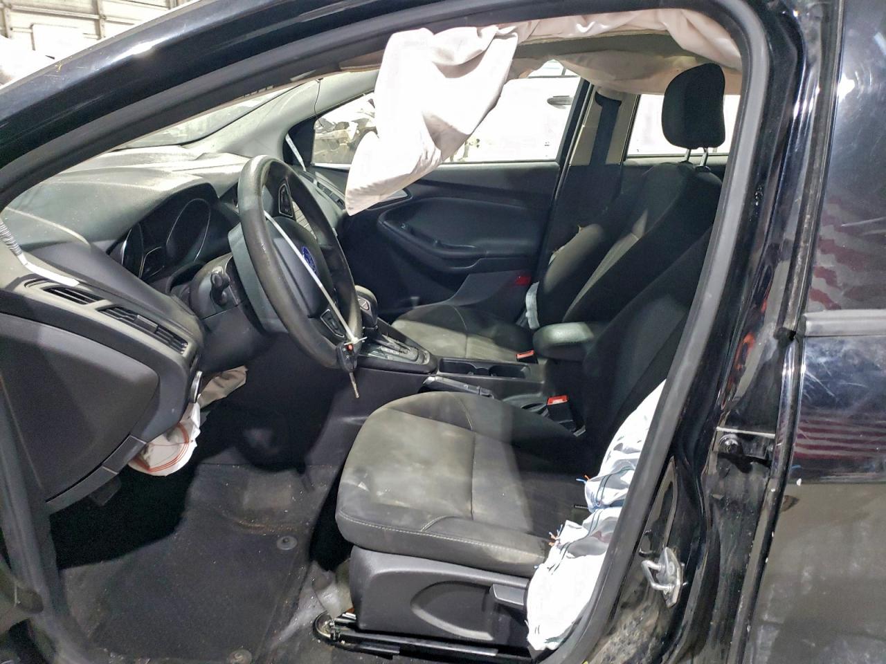 2017 FORD FOCUS SE photo 13