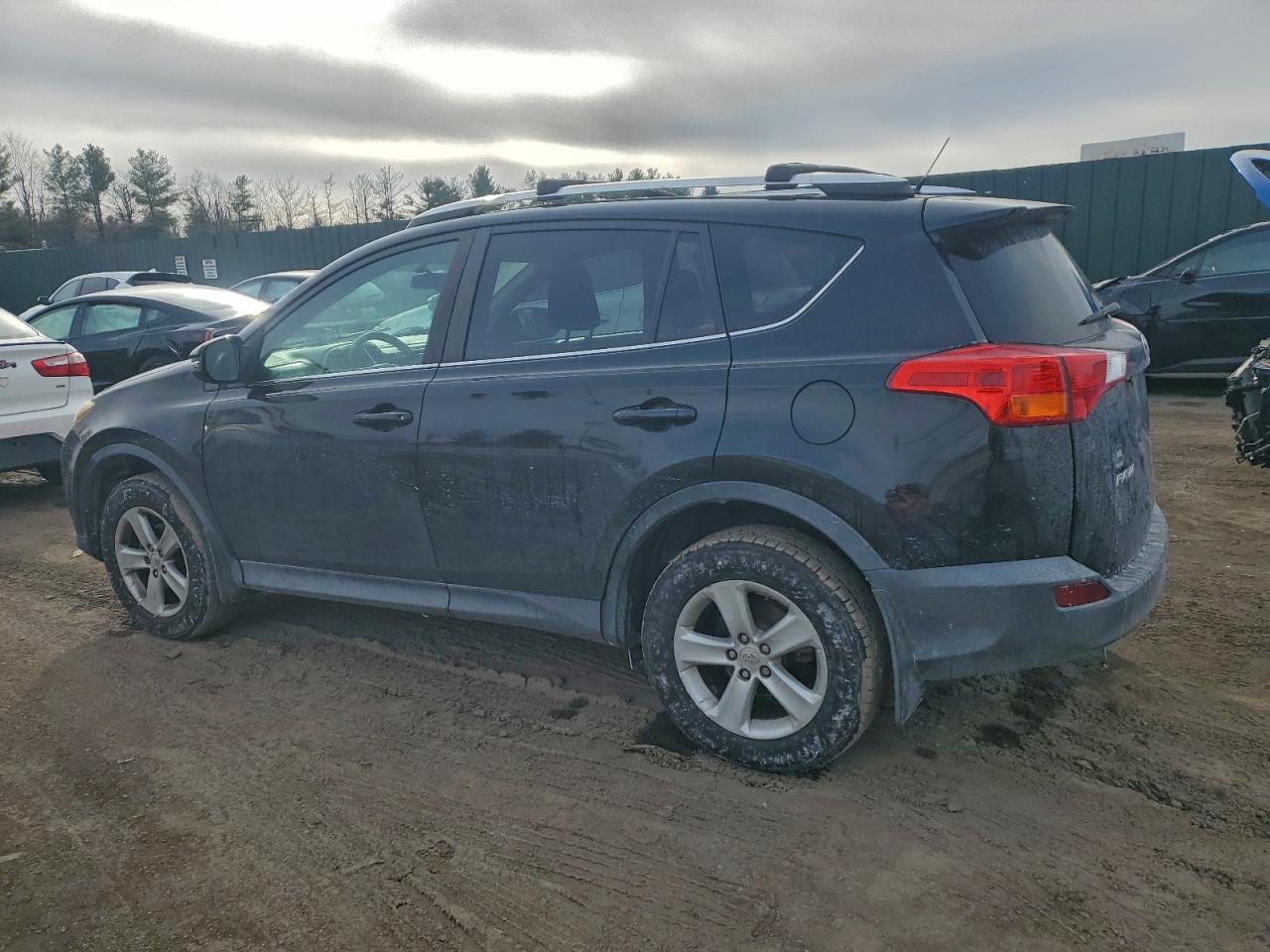 2013 TOYOTA RAV4 XLE photo 3