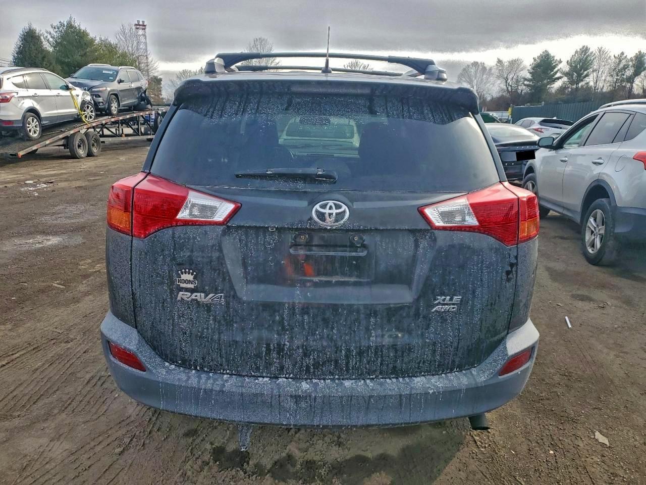 2013 TOYOTA RAV4 XLE photo 11