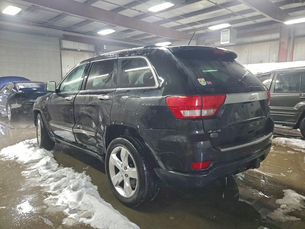 2012 JEEP GRAND CHEROKEE OVERLAND photo 2