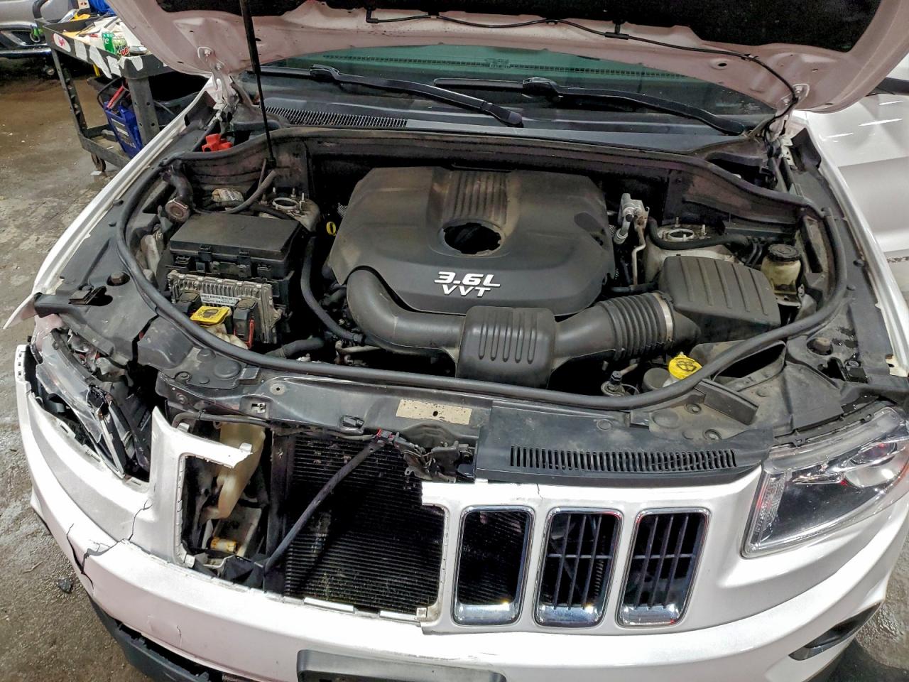 2014 JEEP GRAND CHEROKEE LAREDO photo 12
