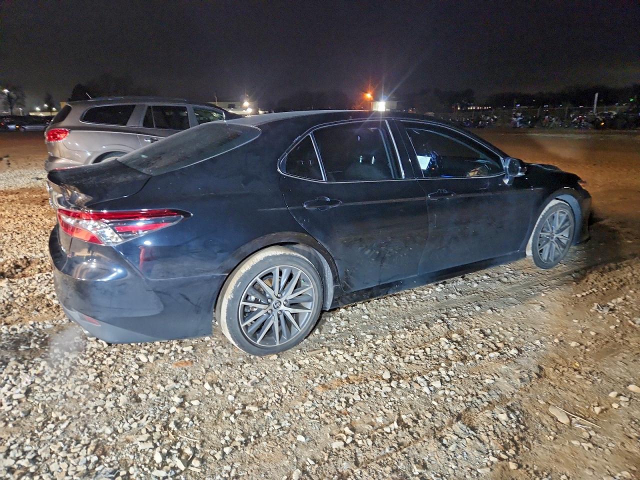 2024 TOYOTA CAMRY XLE photo 3
