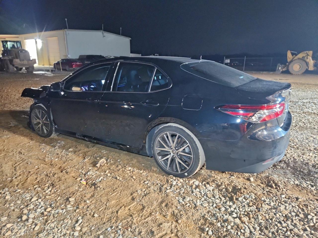 2024 TOYOTA CAMRY XLE photo 2