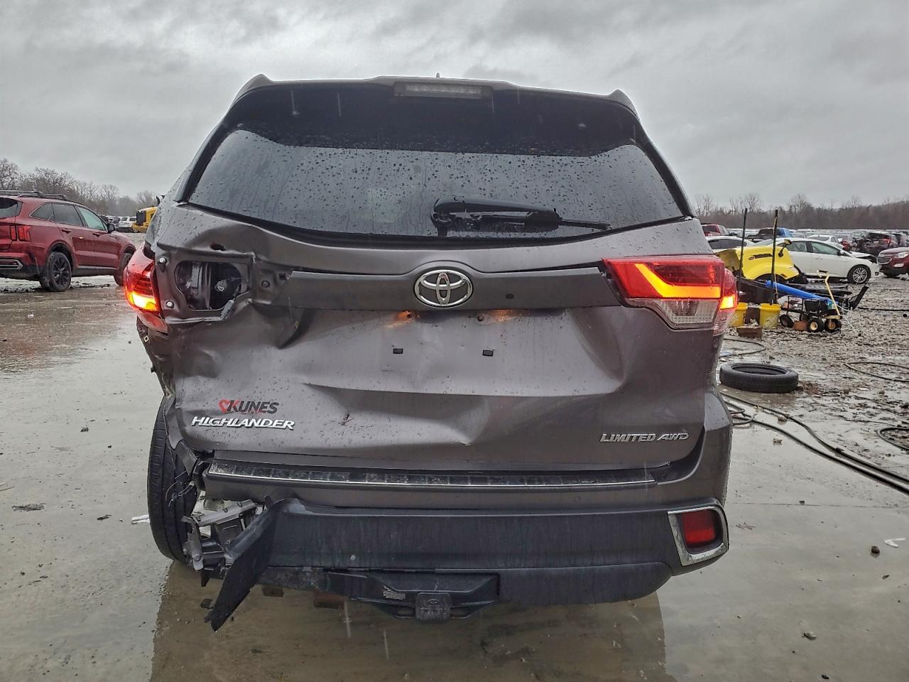 2019 TOYOTA HIGHLANDER LIMITED PLATINUM photo 6
