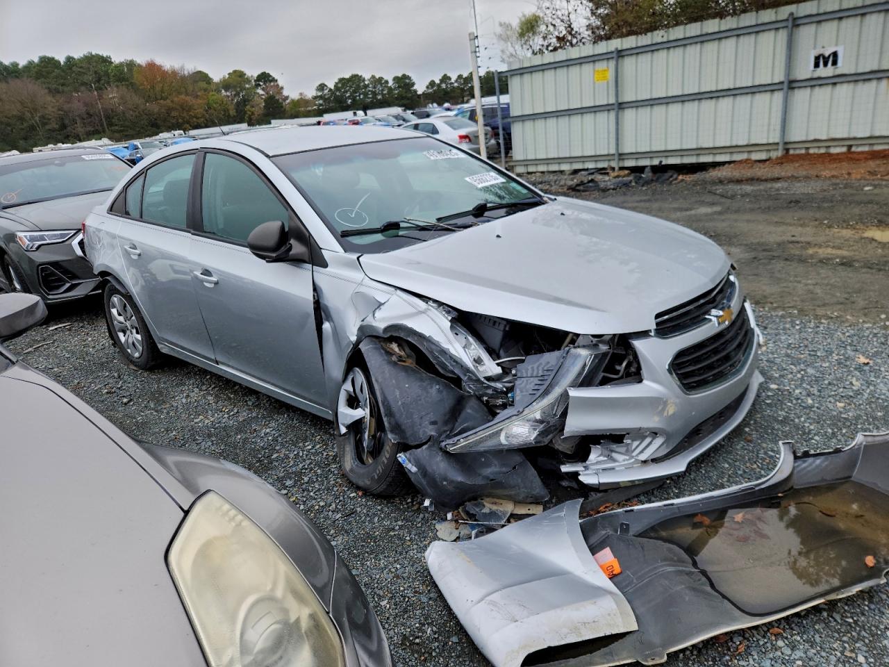 2015 CHEVROLET CRUZE LS photo 4