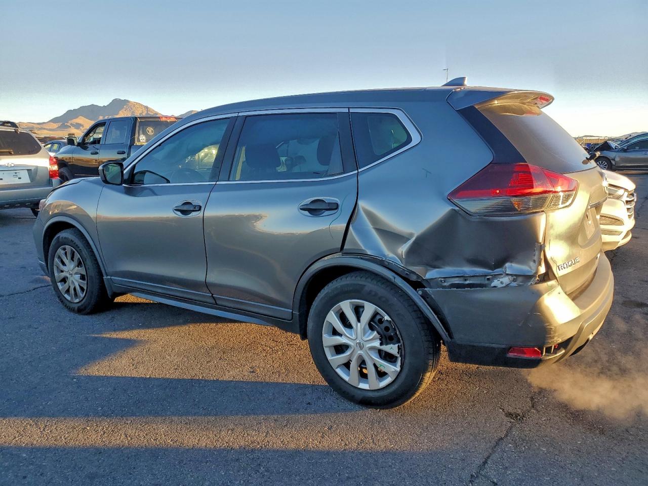 2019 NISSAN ROGUE S photo 4
