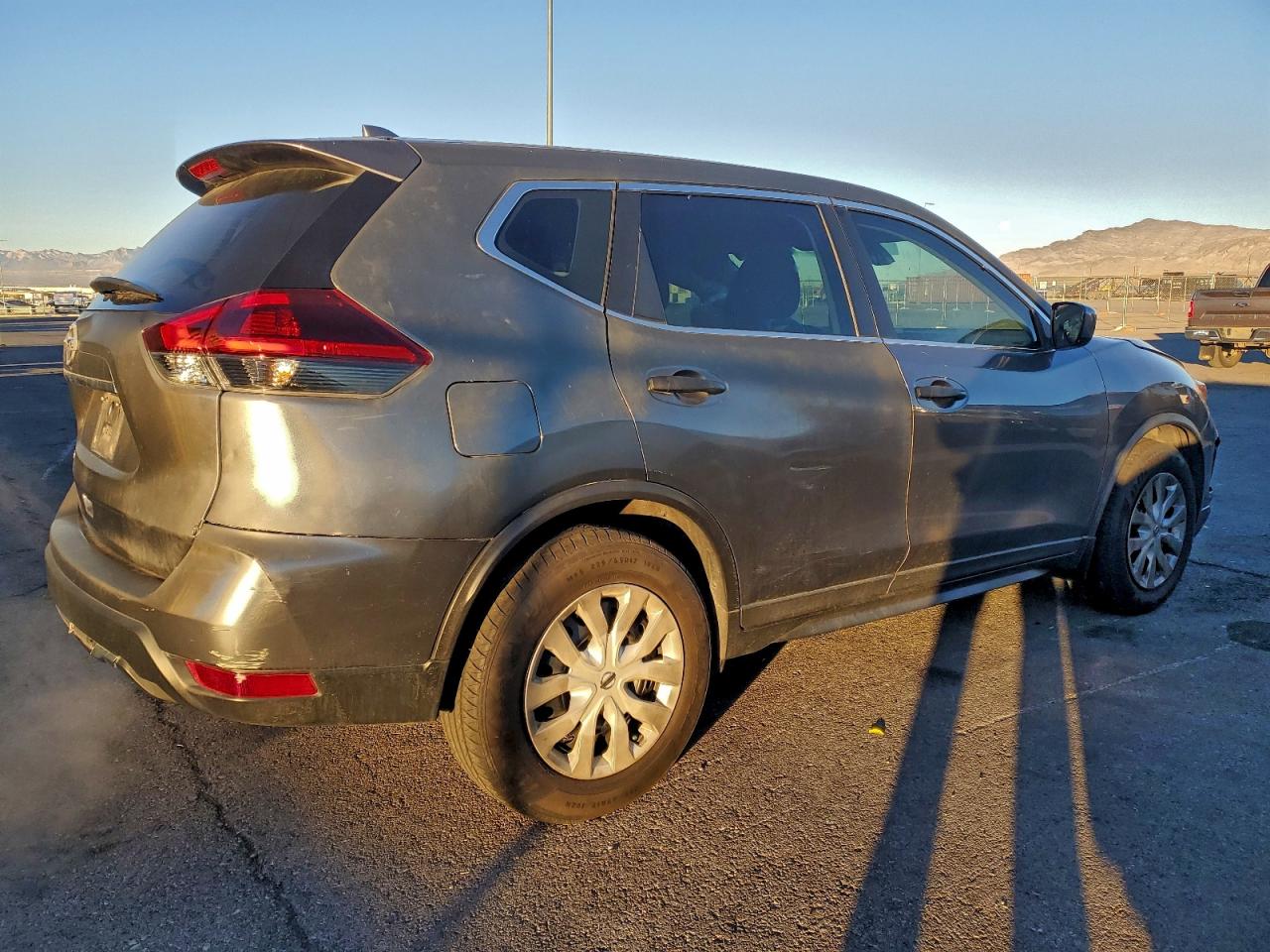 2019 NISSAN ROGUE S photo 7