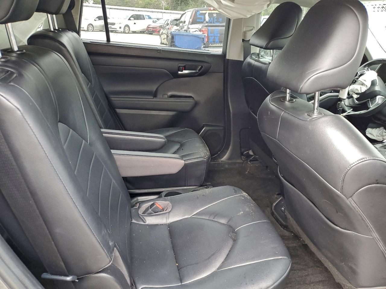 2023 TOYOTA HIGHLANDER XLE photo 31