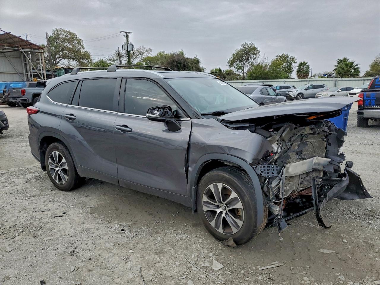 2023 TOYOTA HIGHLANDER XLE photo 10