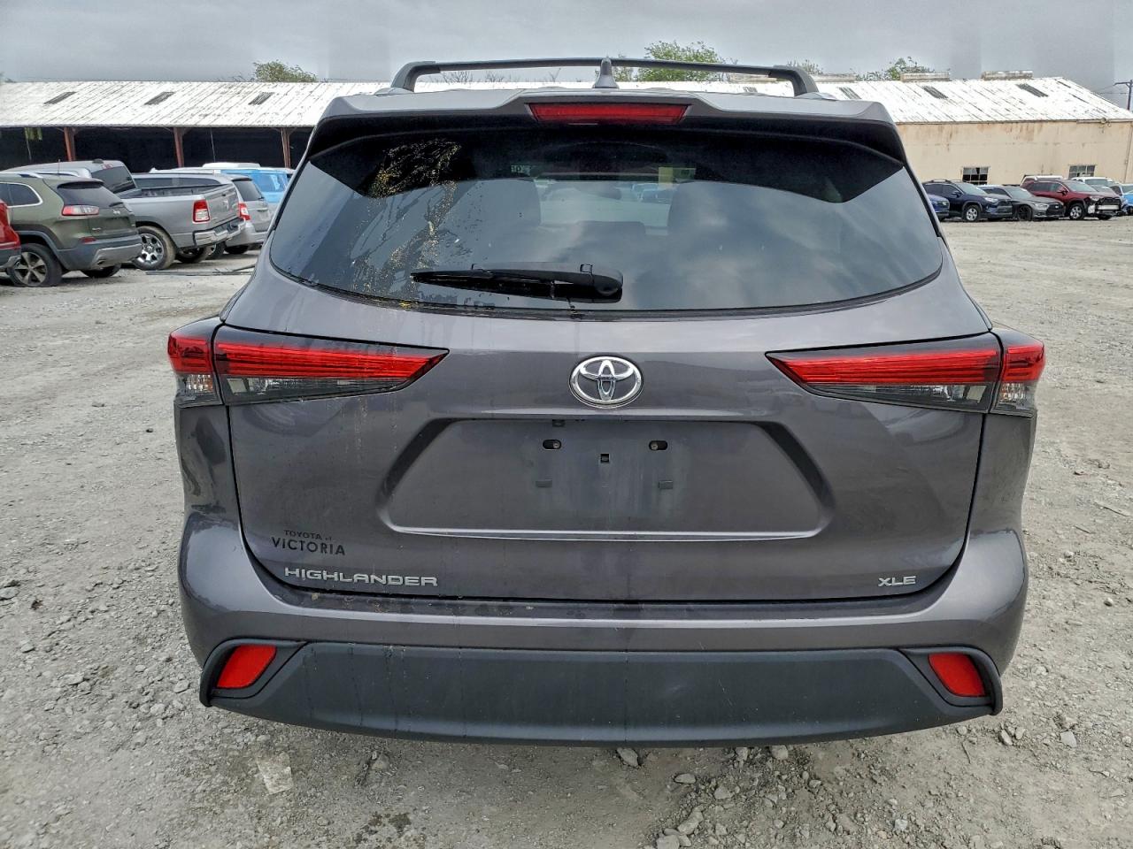 2023 TOYOTA HIGHLANDER XLE photo 16