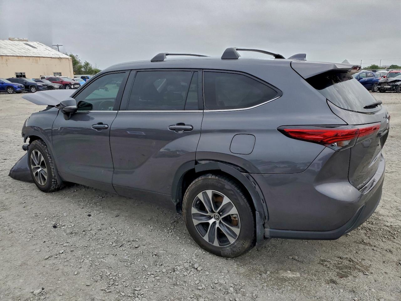 2023 TOYOTA HIGHLANDER XLE photo 4