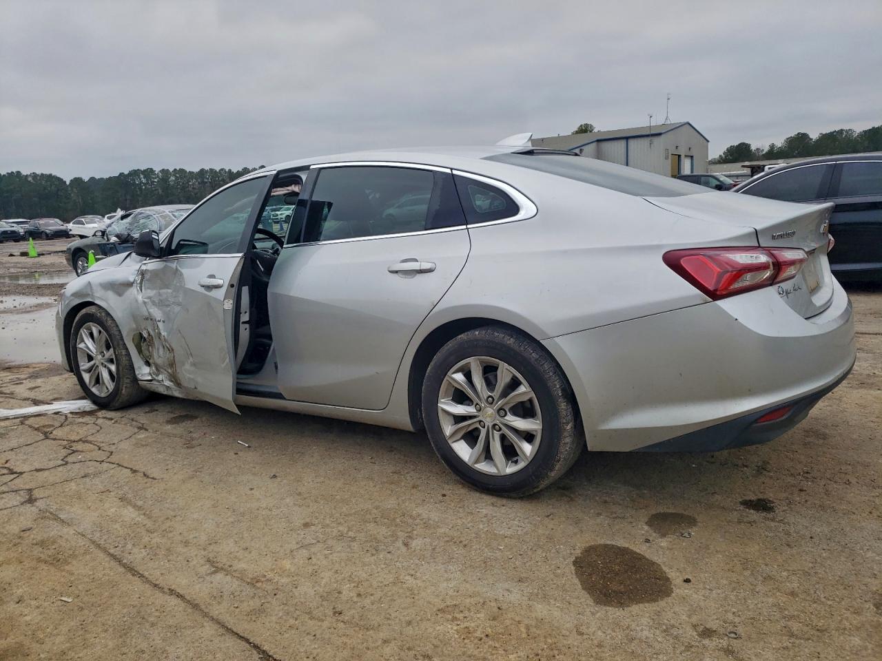 2020 CHEVROLET MALIBU LT photo 2