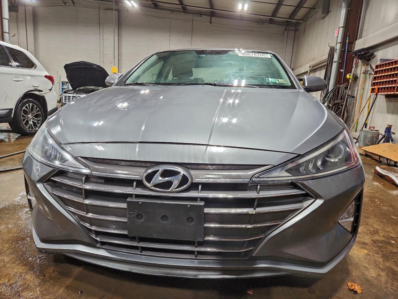 2019 HYUNDAI ELANTRA SE photo 9