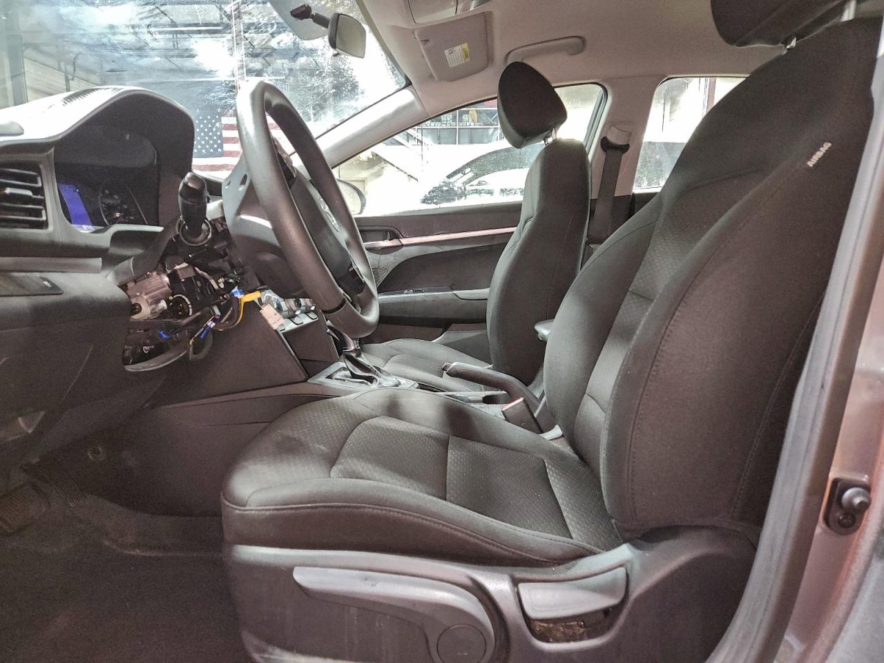 2019 HYUNDAI ELANTRA SE photo 13