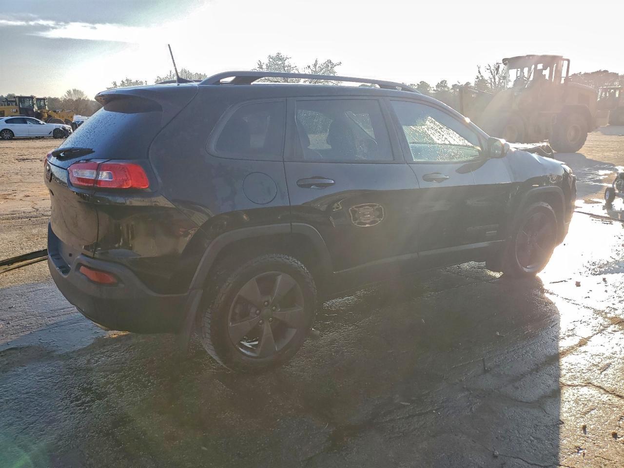 2017 JEEP CHEROKEE LATITUDE photo 3