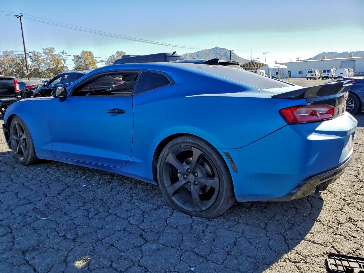 2017 CHEVROLET CAMARO LT photo 4