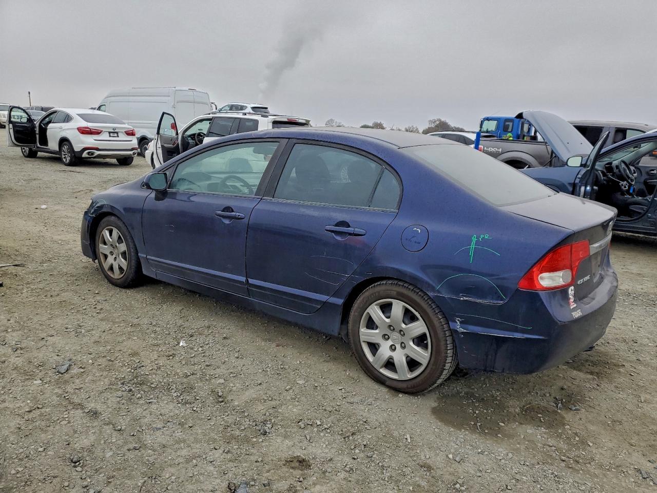 2011 HONDA CIVIC LX photo 2
