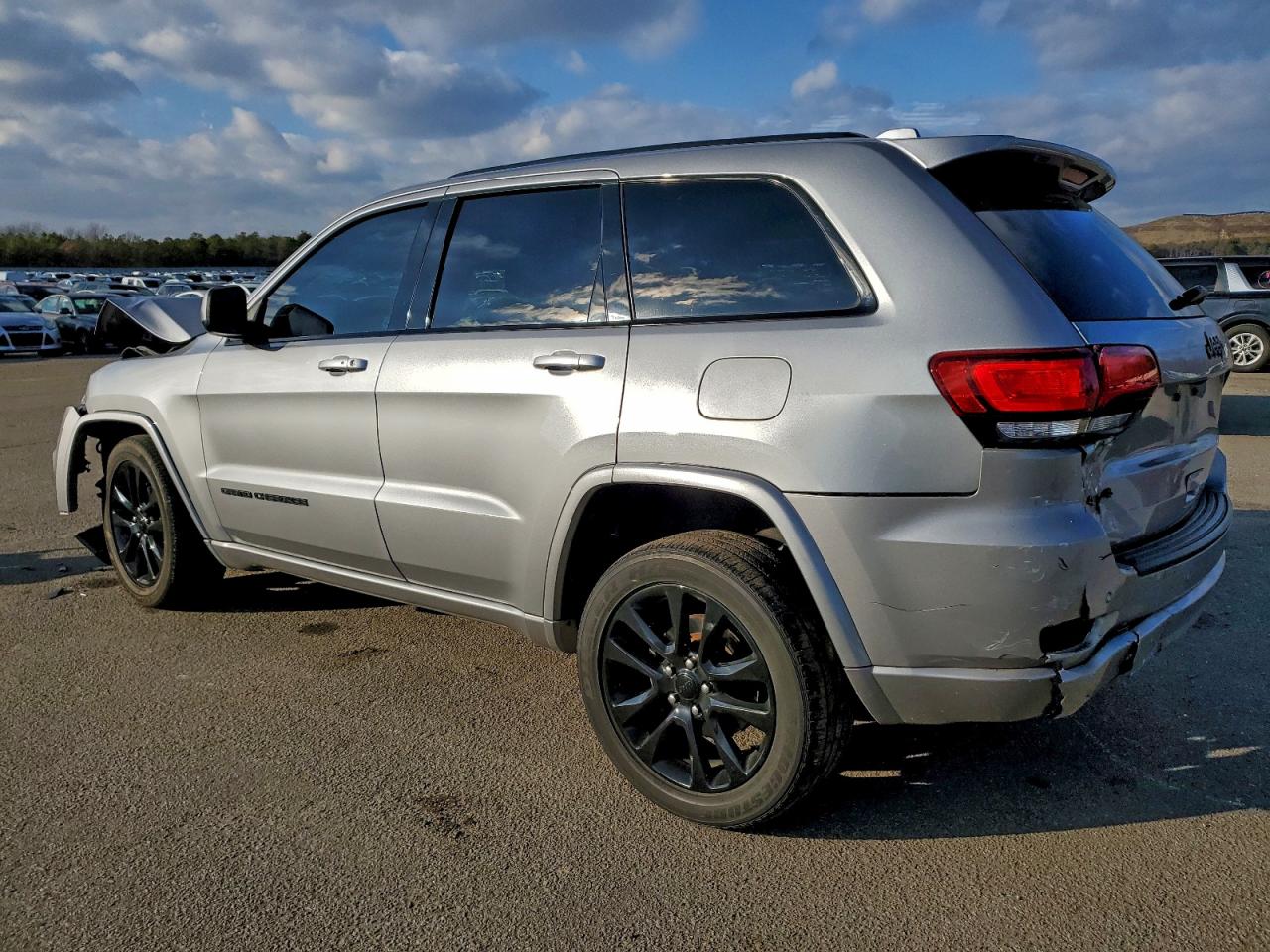 2019 JEEP GRAND CHEROKEE LAREDO photo 3