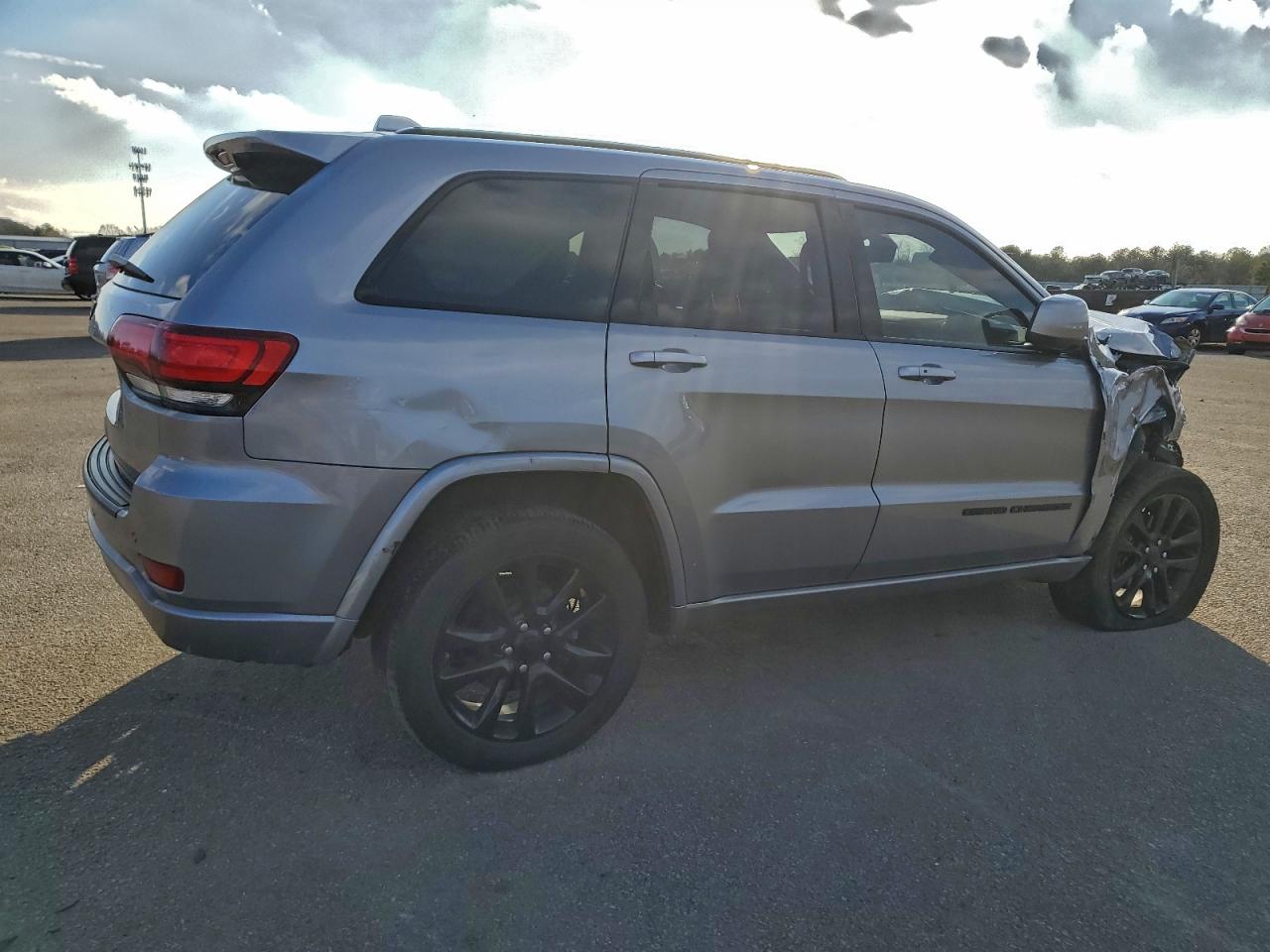 2019 JEEP GRAND CHEROKEE LAREDO photo 5