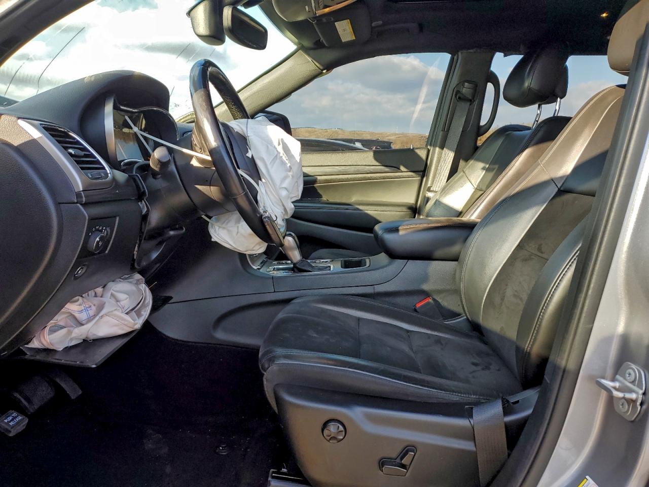 2019 JEEP GRAND CHEROKEE LAREDO photo 13
