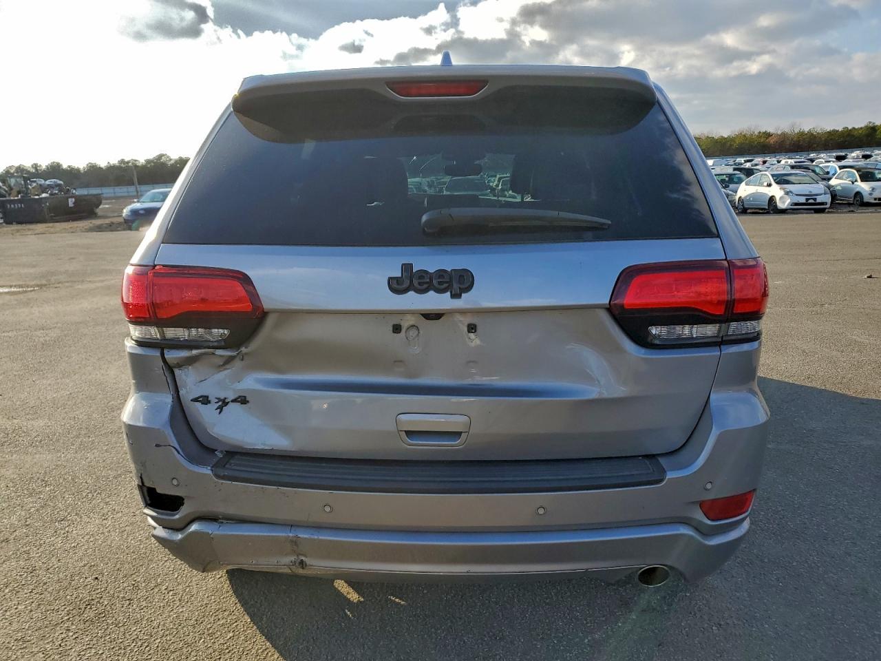 2019 JEEP GRAND CHEROKEE LAREDO photo 11