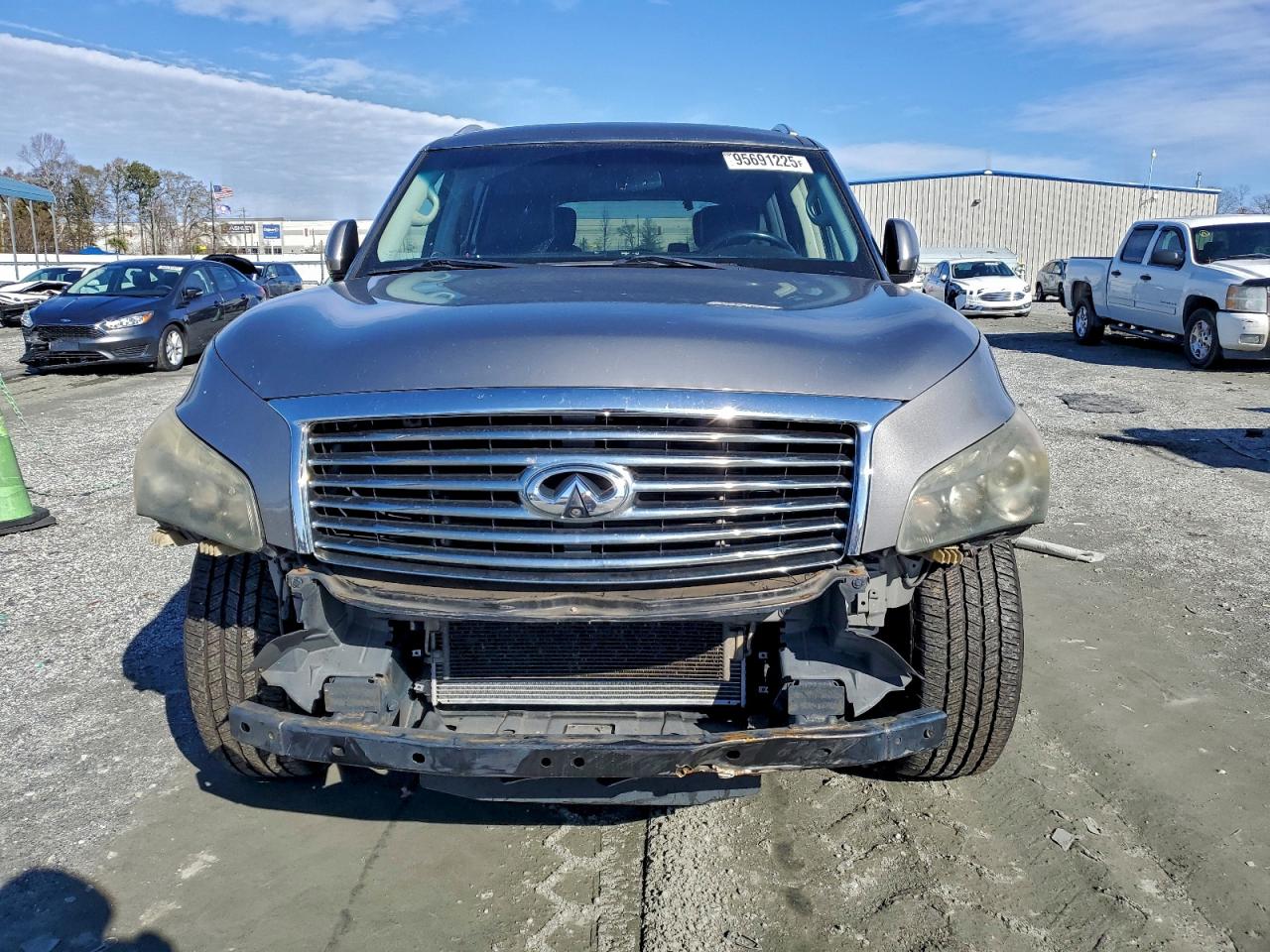 2012 INFINITI QX56 photo 9
