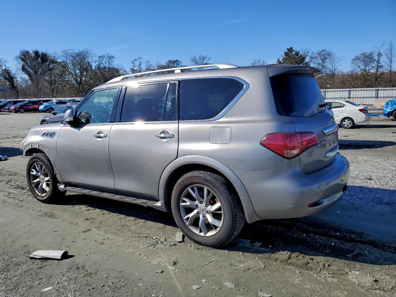 2012 INFINITI QX56 photo 3
