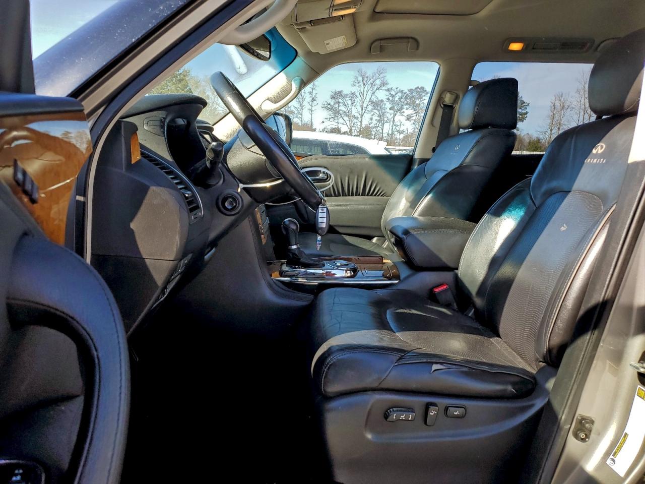 2012 INFINITI QX56 photo 13