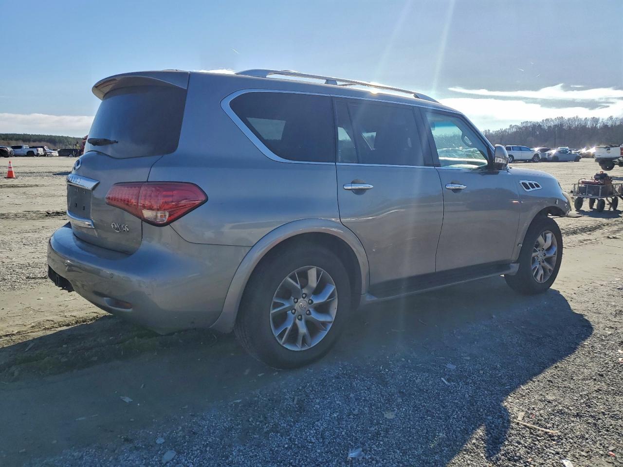 2012 INFINITI QX56 photo 5