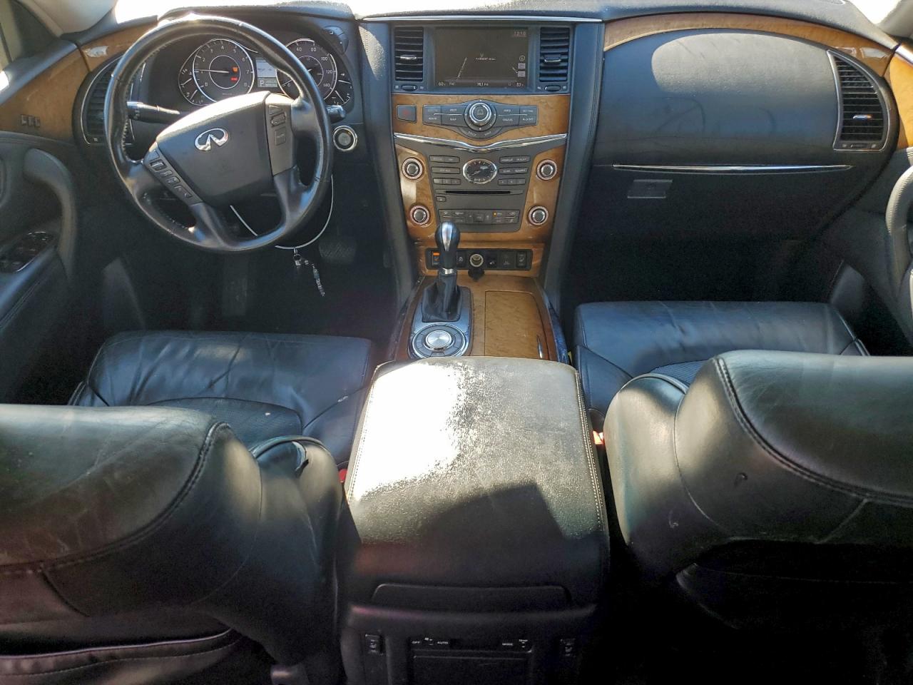 2012 INFINITI QX56 photo 15