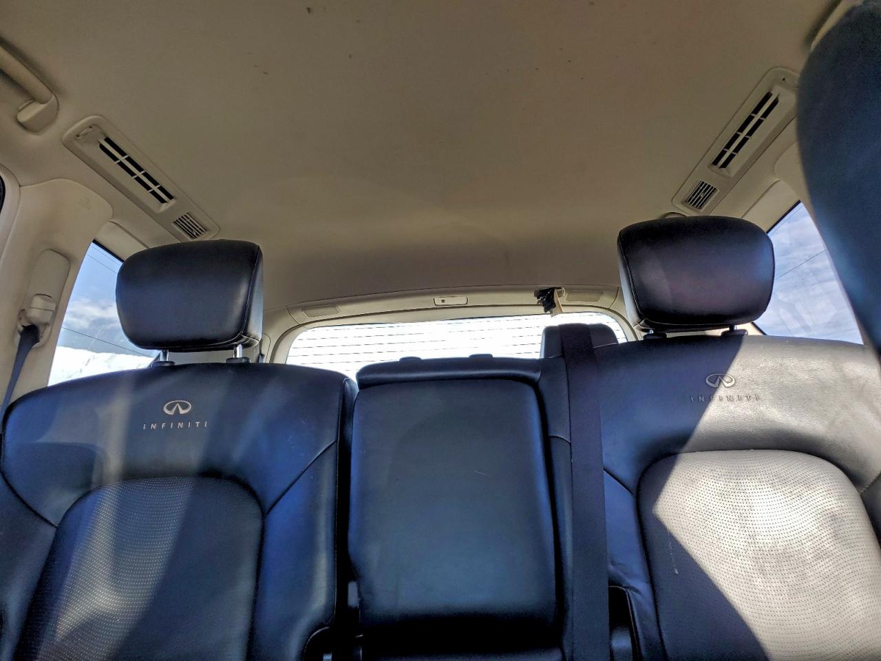 2012 INFINITI QX56 photo 19