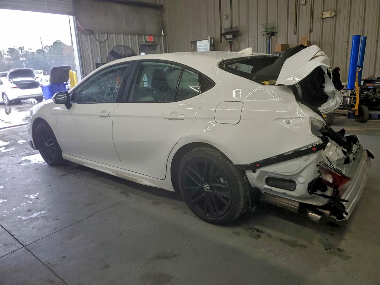 2025 TOYOTA CAMRY SE photo 2