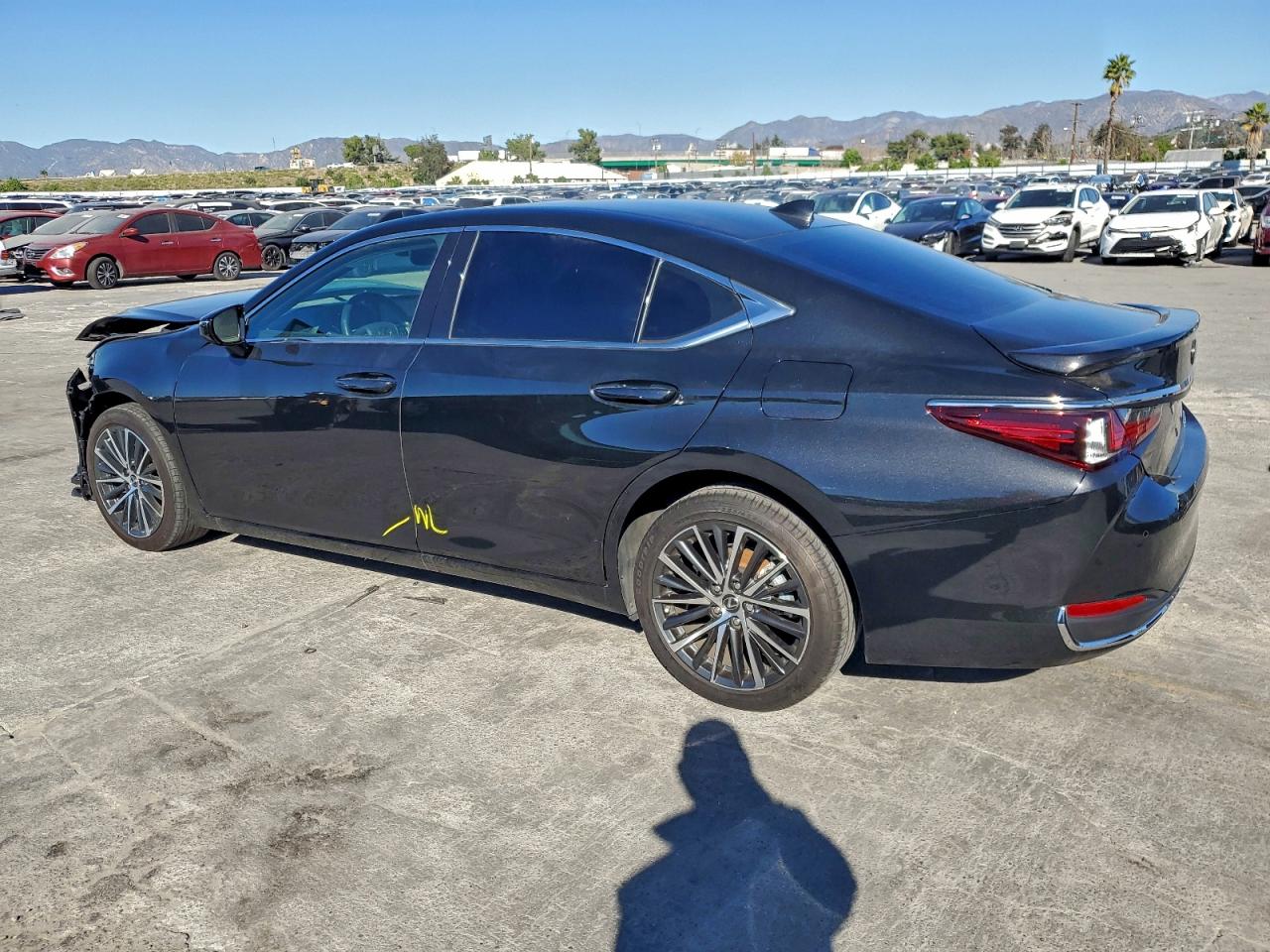2024 LEXUS ES 300H BASE photo 3