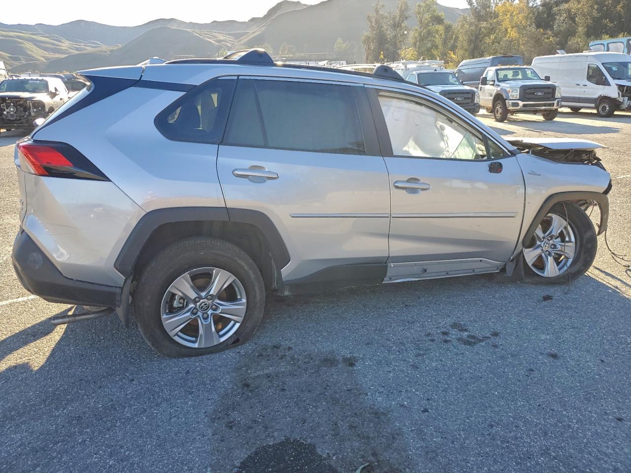 2022 TOYOTA RAV4 XLE photo 5