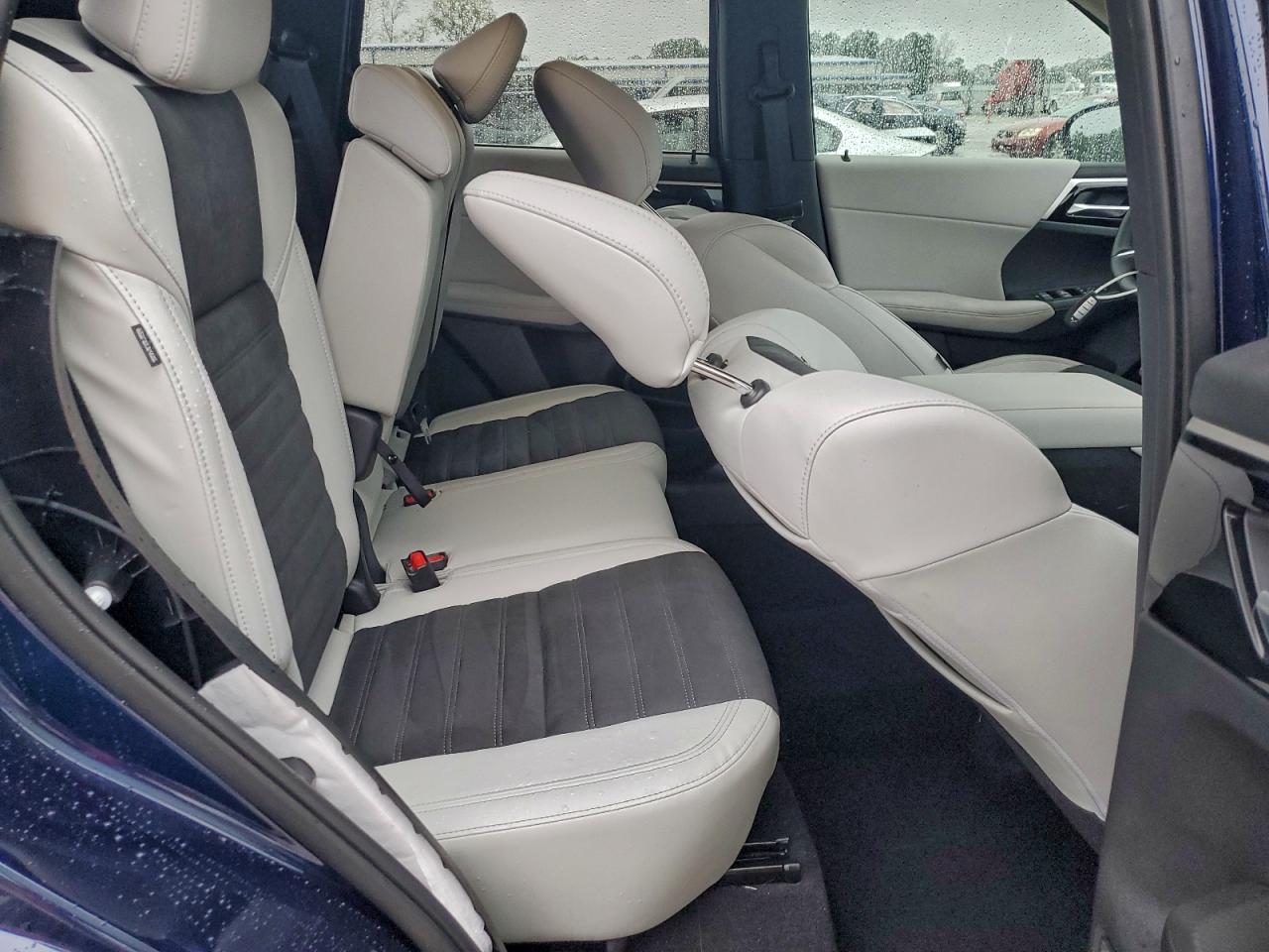 2025 MITSUBISHI OUTLANDER SE photo 31