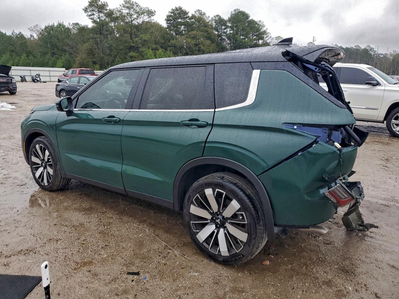 2025 MITSUBISHI OUTLANDER SE photo 4