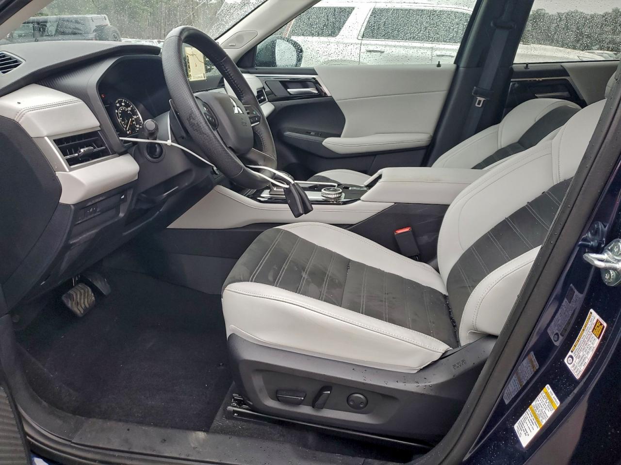 2025 MITSUBISHI OUTLANDER SE photo 19