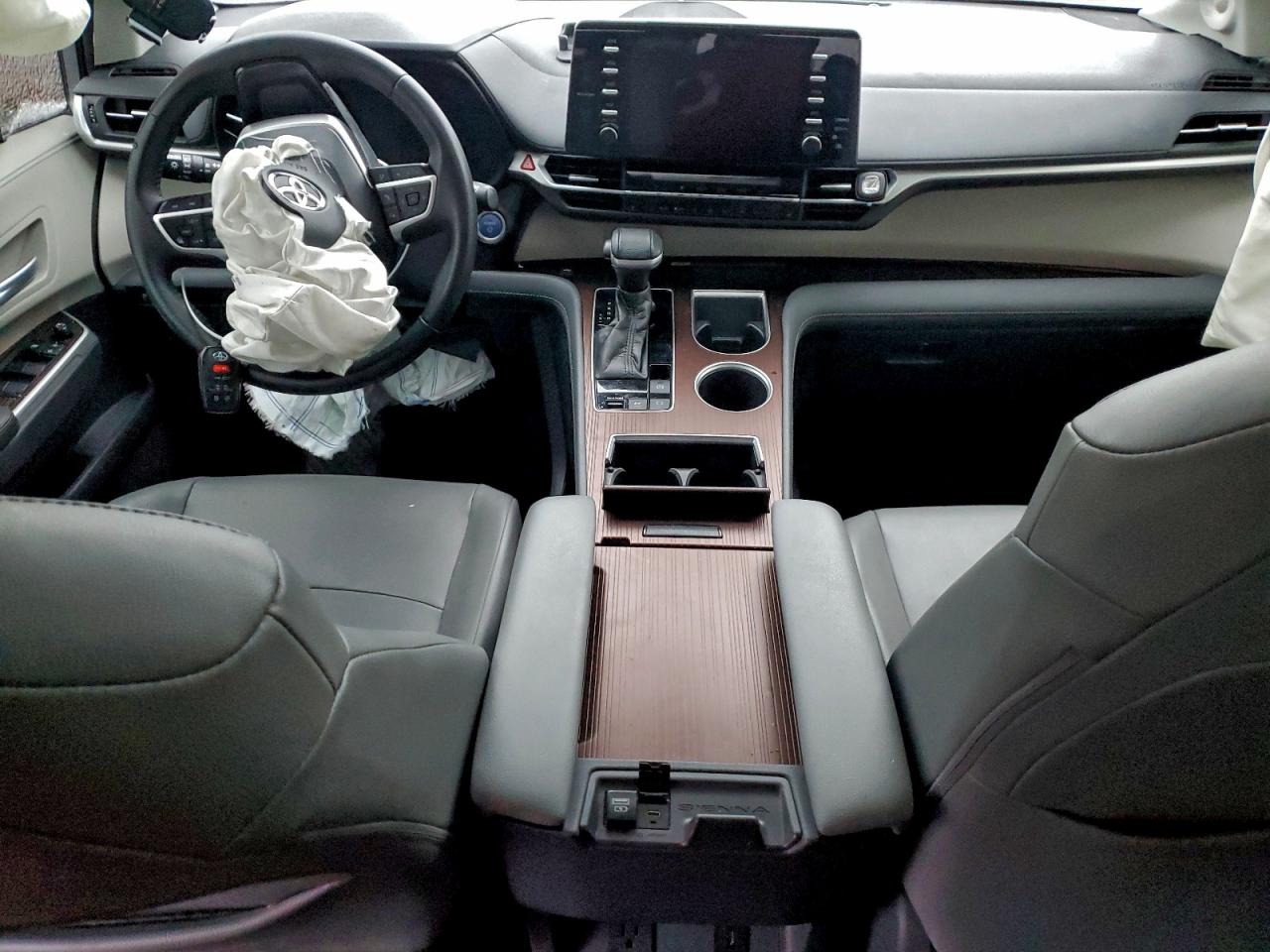 2021 TOYOTA SIENNA XLE photo 15